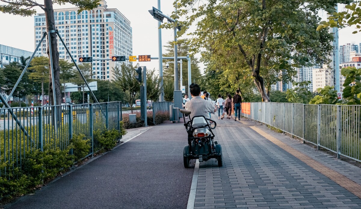 fauteuil roulant piste cyclable