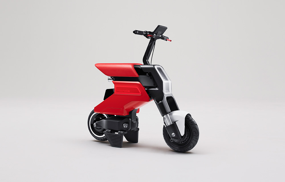 Honda présente son premier petit scooter électrique équivalent 50 cm3