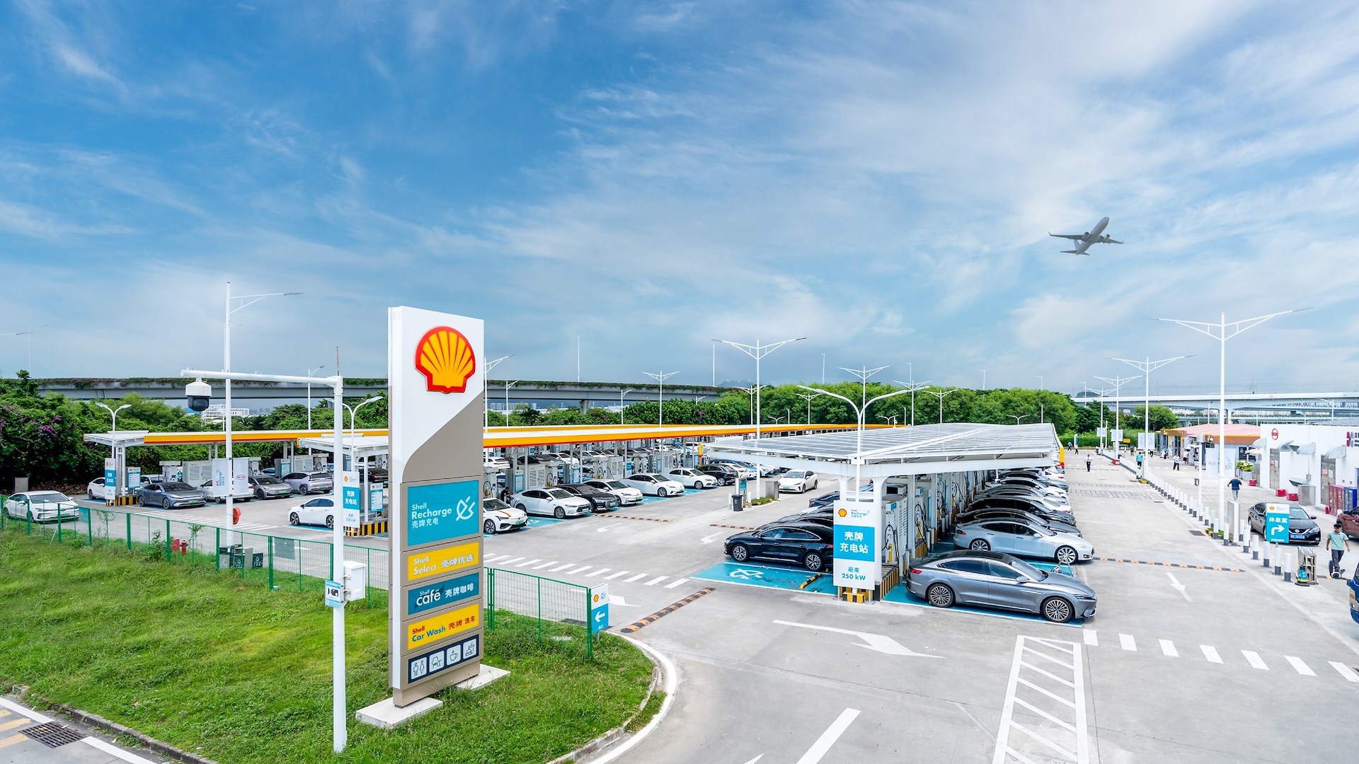 Sur l'autoroute A1, Shell et BYD installent la première borne de recharge  électrique rapide
