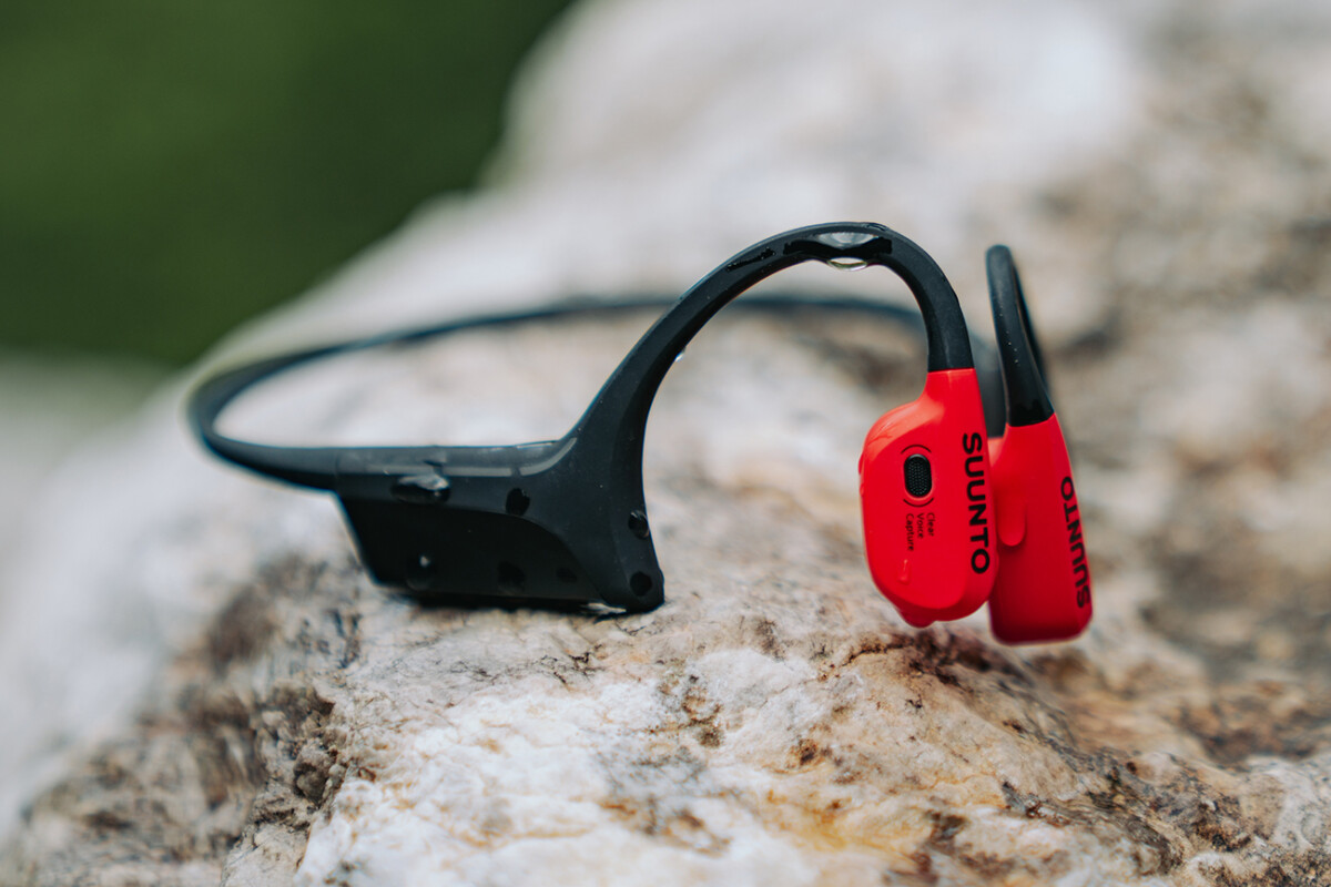 Le casque à conduction osseuse Suunto Wing