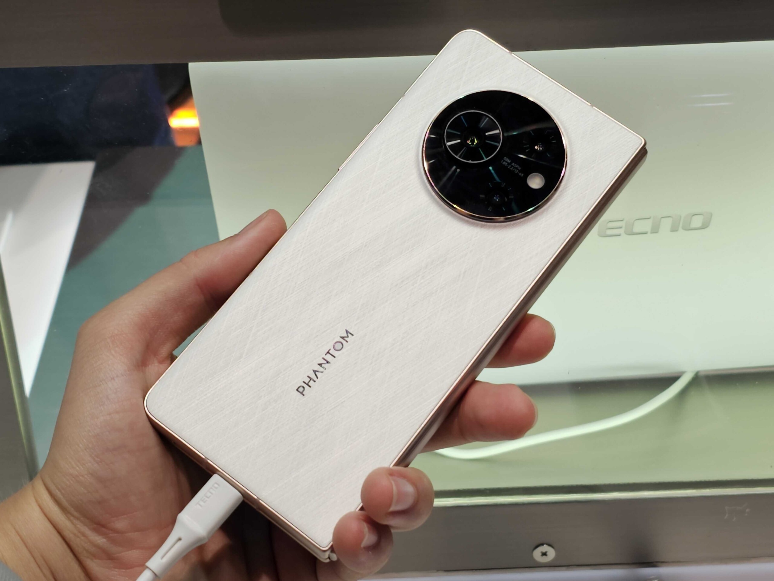 Il prezzo di questo smartphone pieghevole è la metà del prezzo del Galaxy Z Flip 5