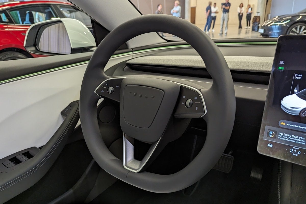 Tesla lance officiellement la nouvelle Model 3 Highland, qui se distingue  par son allure moderne, pour faire face à la concurrence des VE, qui arrive  à maturité -  News