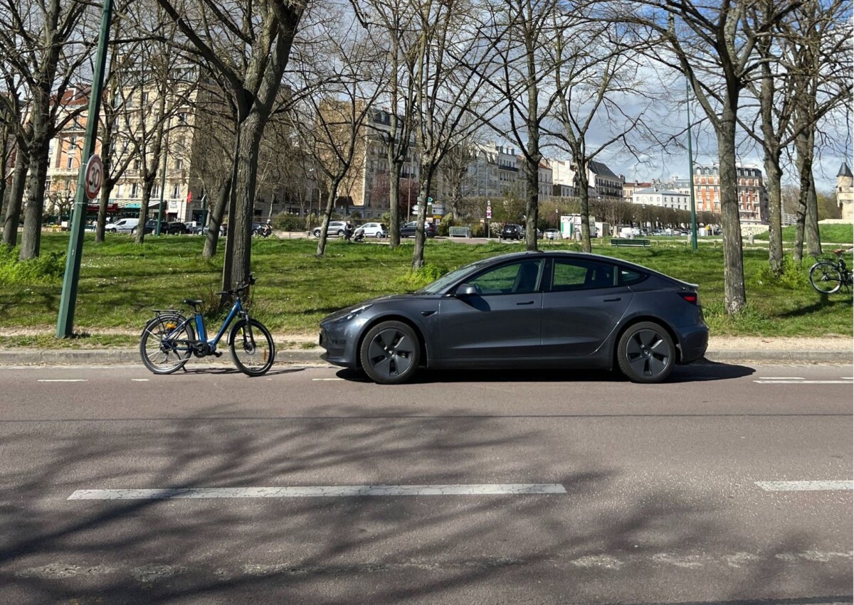 Vélo électrique location voiture Tesla