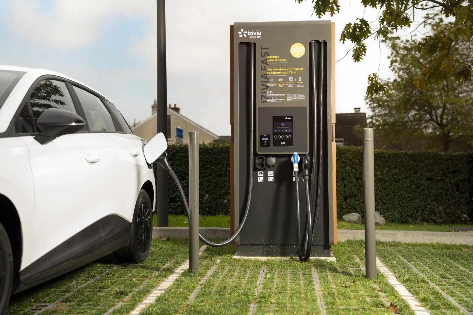 Recharger sa voiture électrique est moins cher, grâce à cette offre d'Ulys  - Numerama