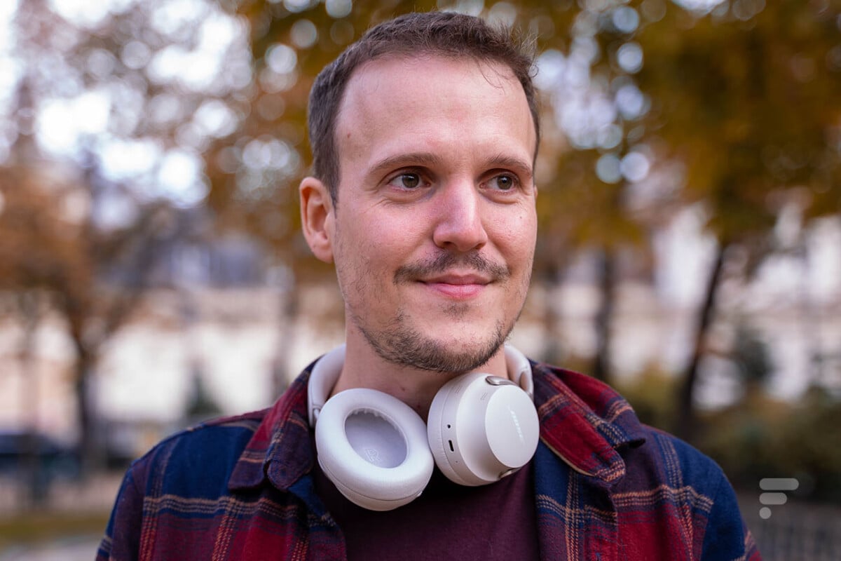 Les coques du casque Bose QuietComfort Ultra Headphones peuvent pivoter à 90°