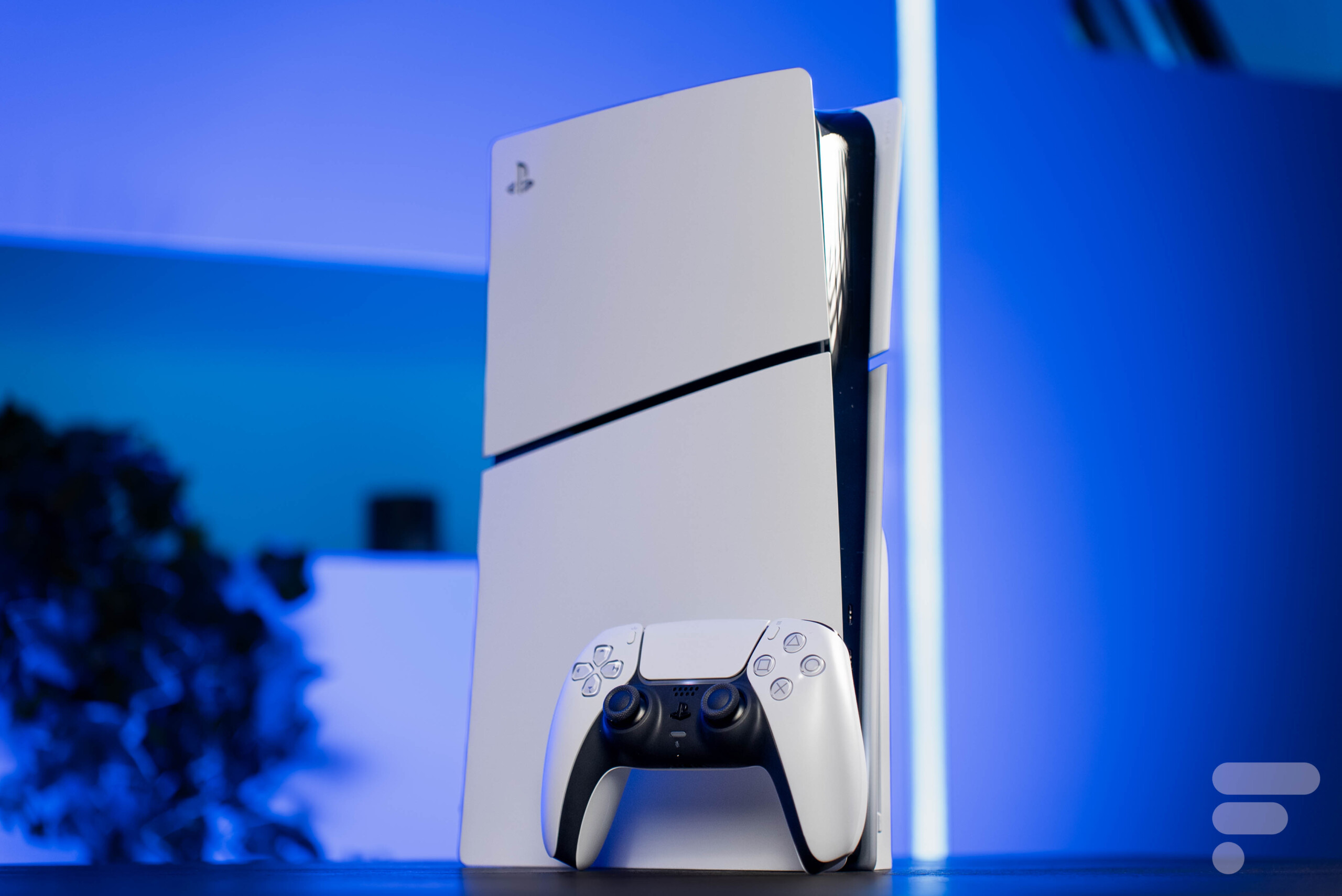 PlayStation 5 : Il customise une PS5 pour la rendre transparente !  (Vidéo) 