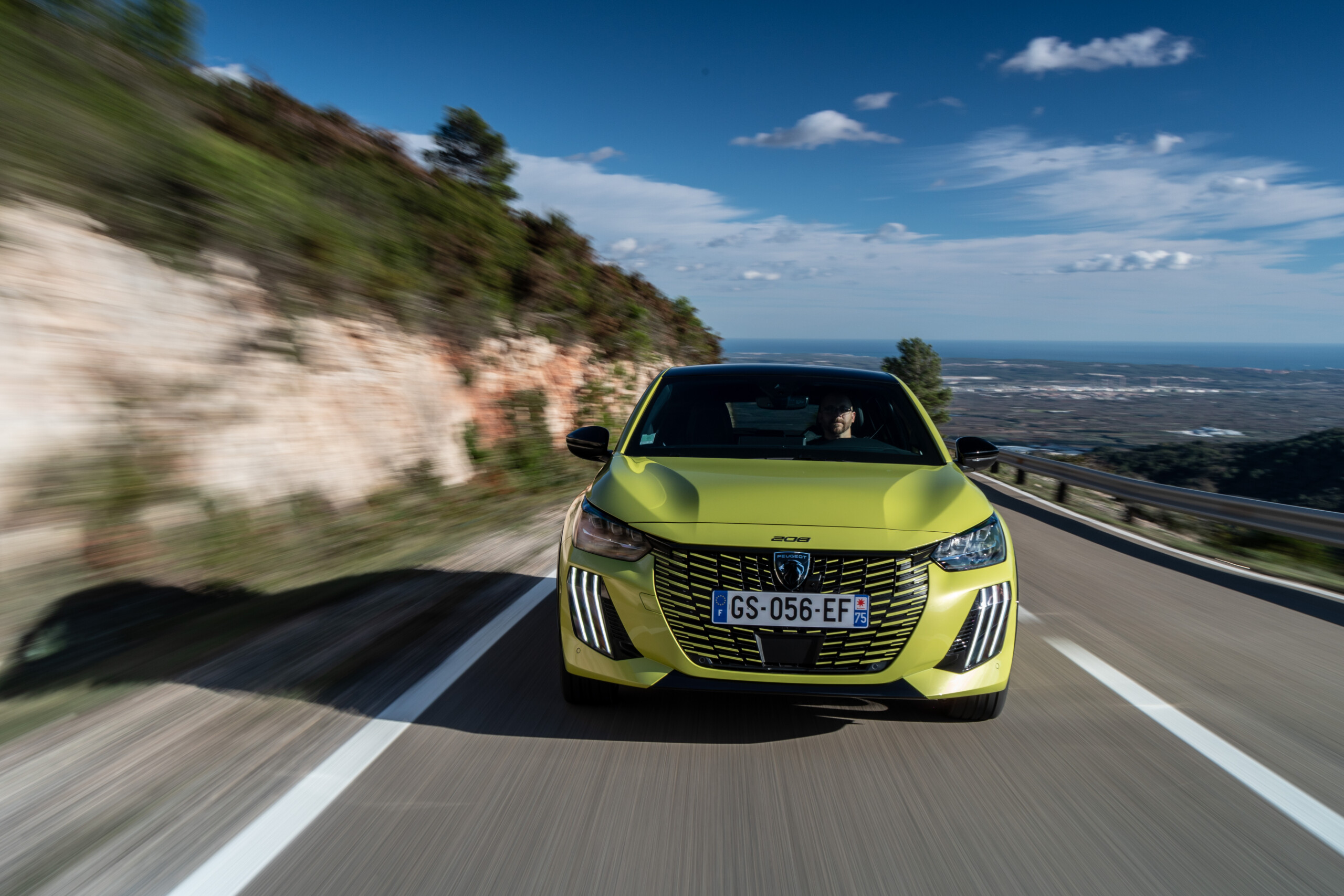 Nouvelle Peugeot 208 électrique (e-208) : autonomie enfin boostée et design  revisité