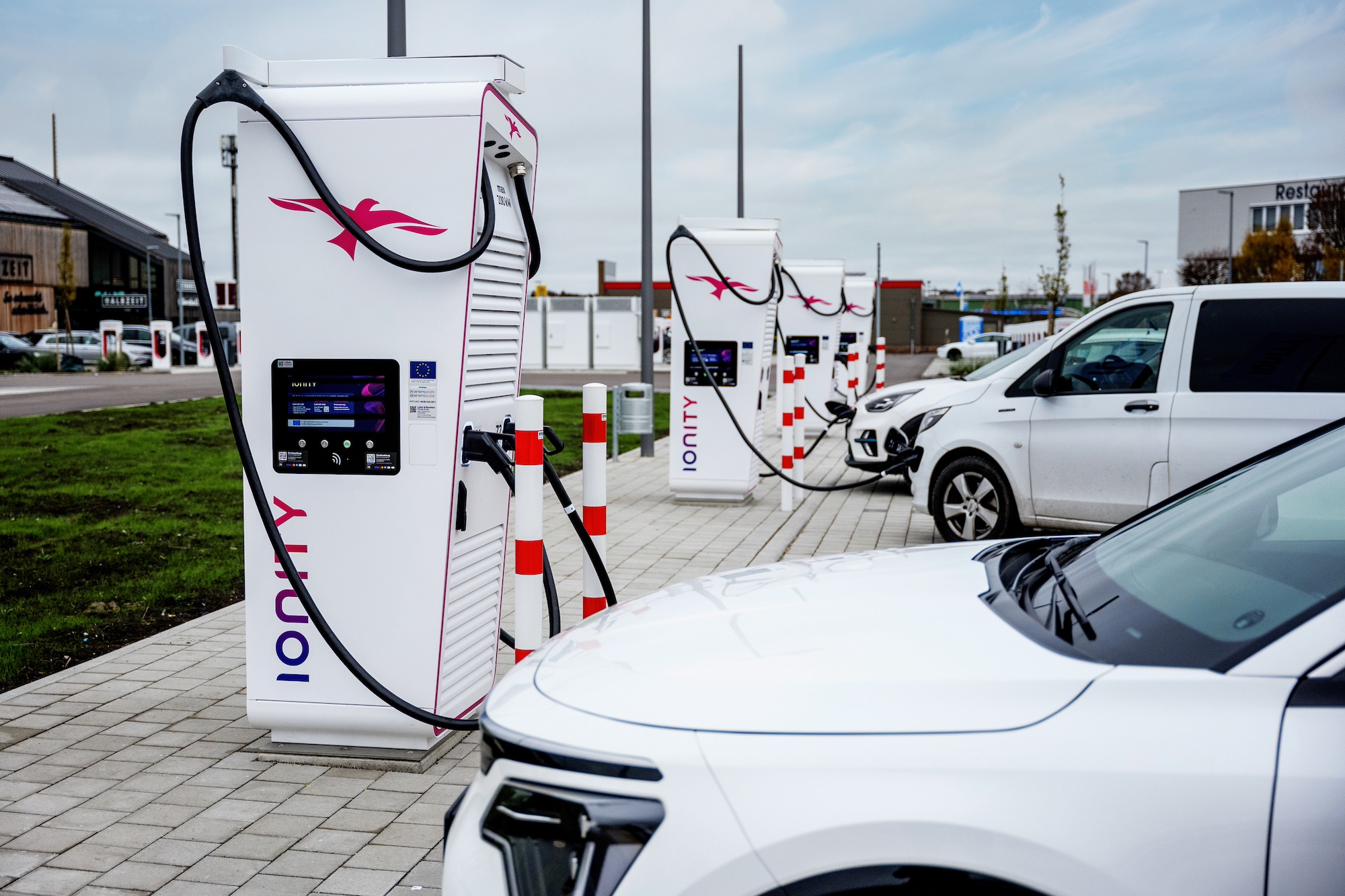 Tout ce qui change en avril 2024 pour la recharge des voitures électriques en Europe