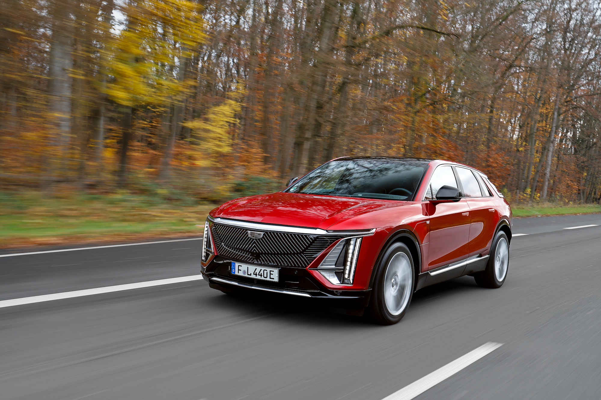 La première voiture électrique de Cadillac arrive enfin en France, voici son prix