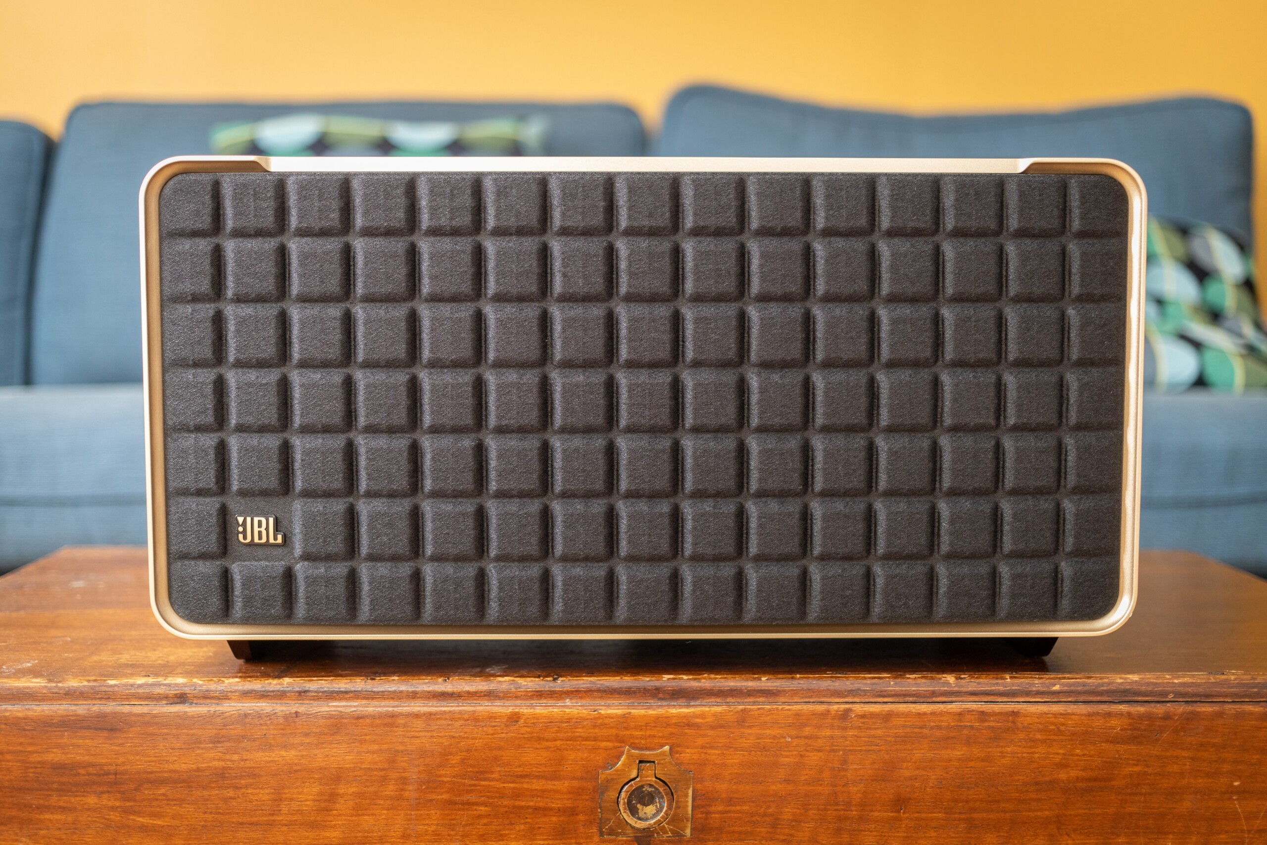 Prise en main des JBL Authentics : design vintage, enceintes mordernes