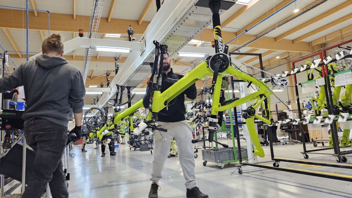 Arcade usine assemblage vélos 2