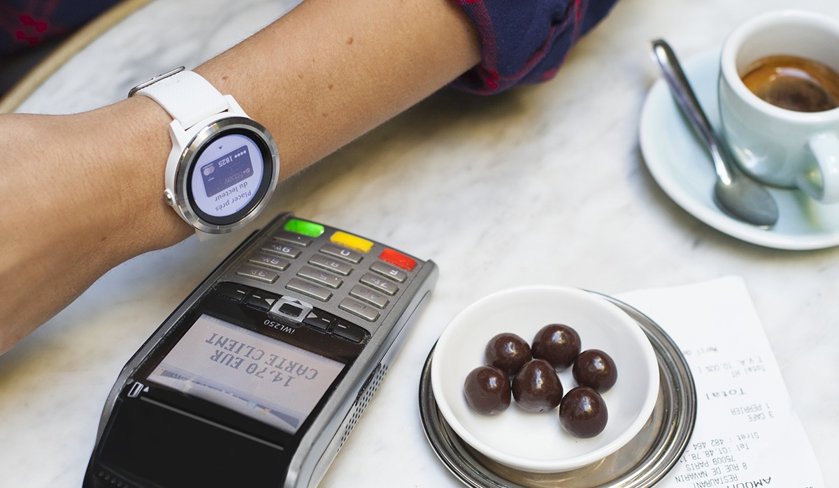 Contactless payment with Garmin Pay