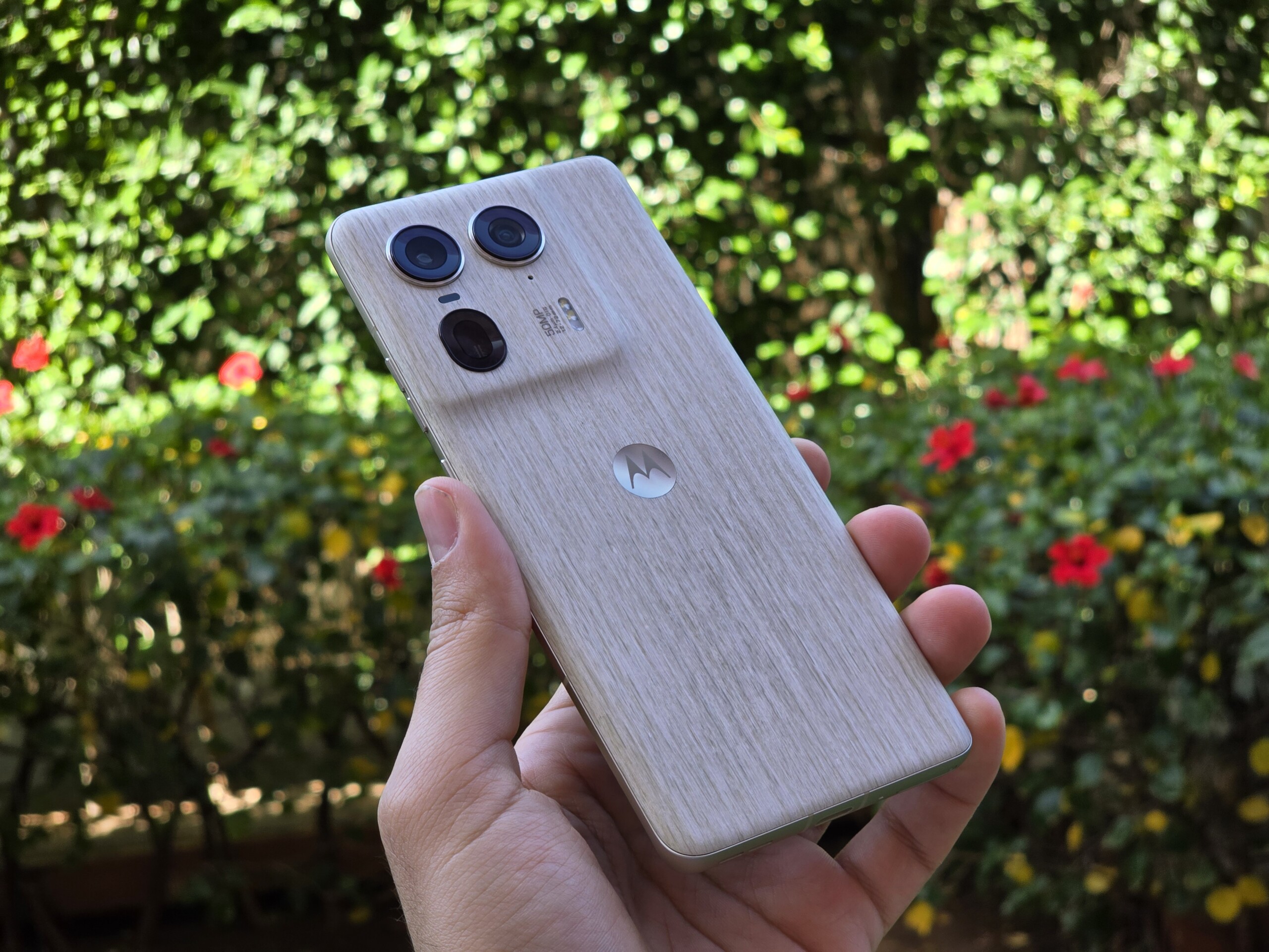 Ce smartphone est en bois et je l'aime bien pour ça