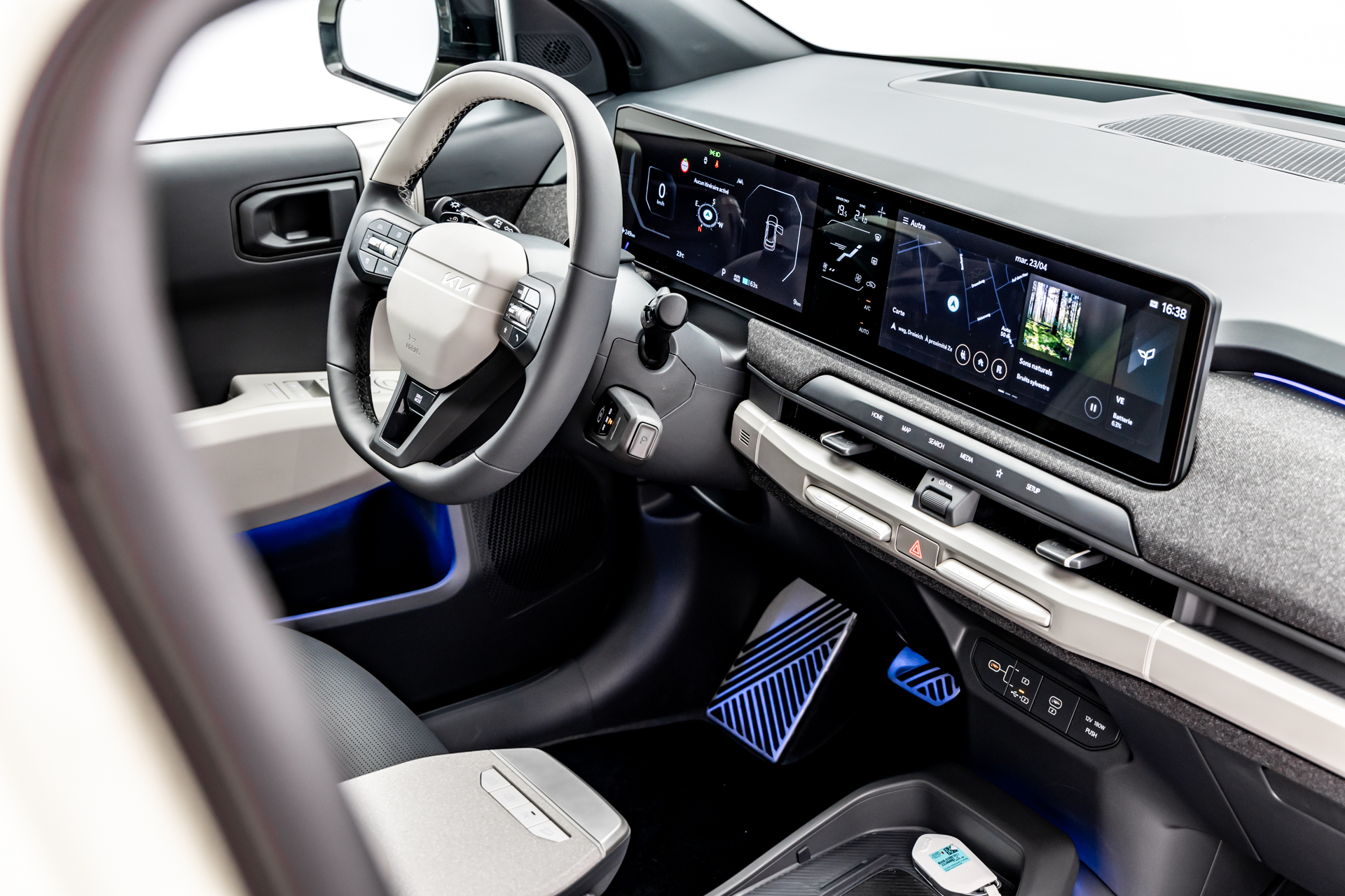 android, on est monté à bord du kia ev3 : une voiture électrique compacte et une autonomie maximale