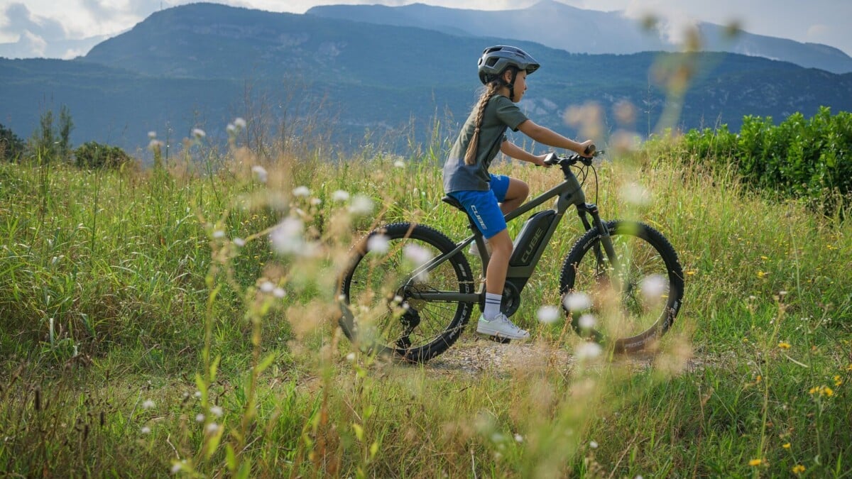 Enfant vélo électrique