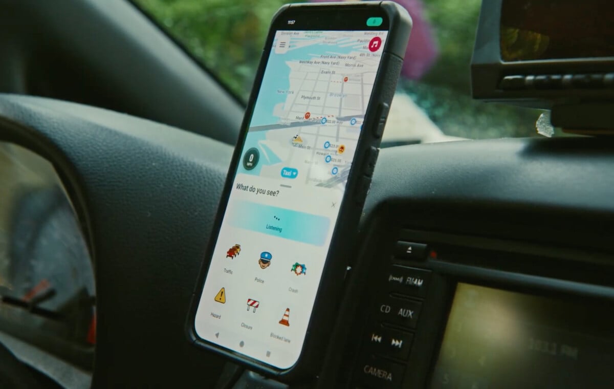 Illustration d'une utilisation de la nouvelle fonctionnalité de signalement conversationnel de Waze