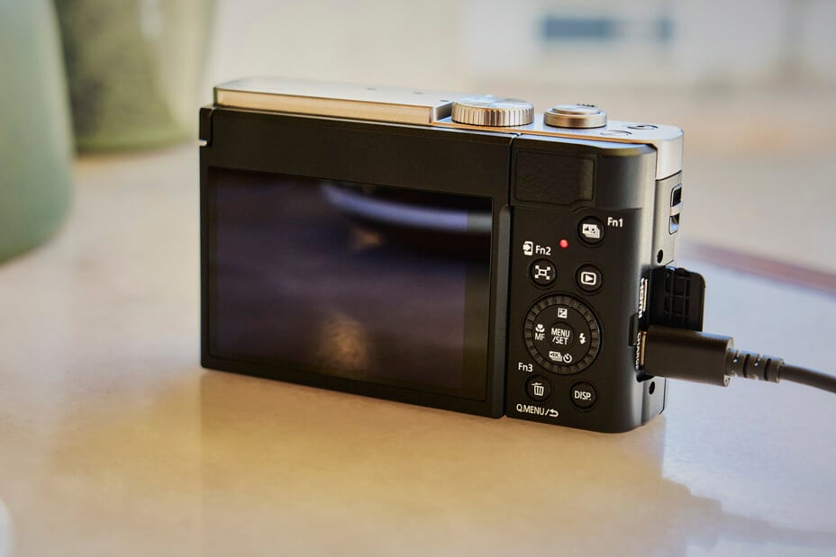 Lumix TZ99 : Panasonic lance un appareil photo compact et abordable ...