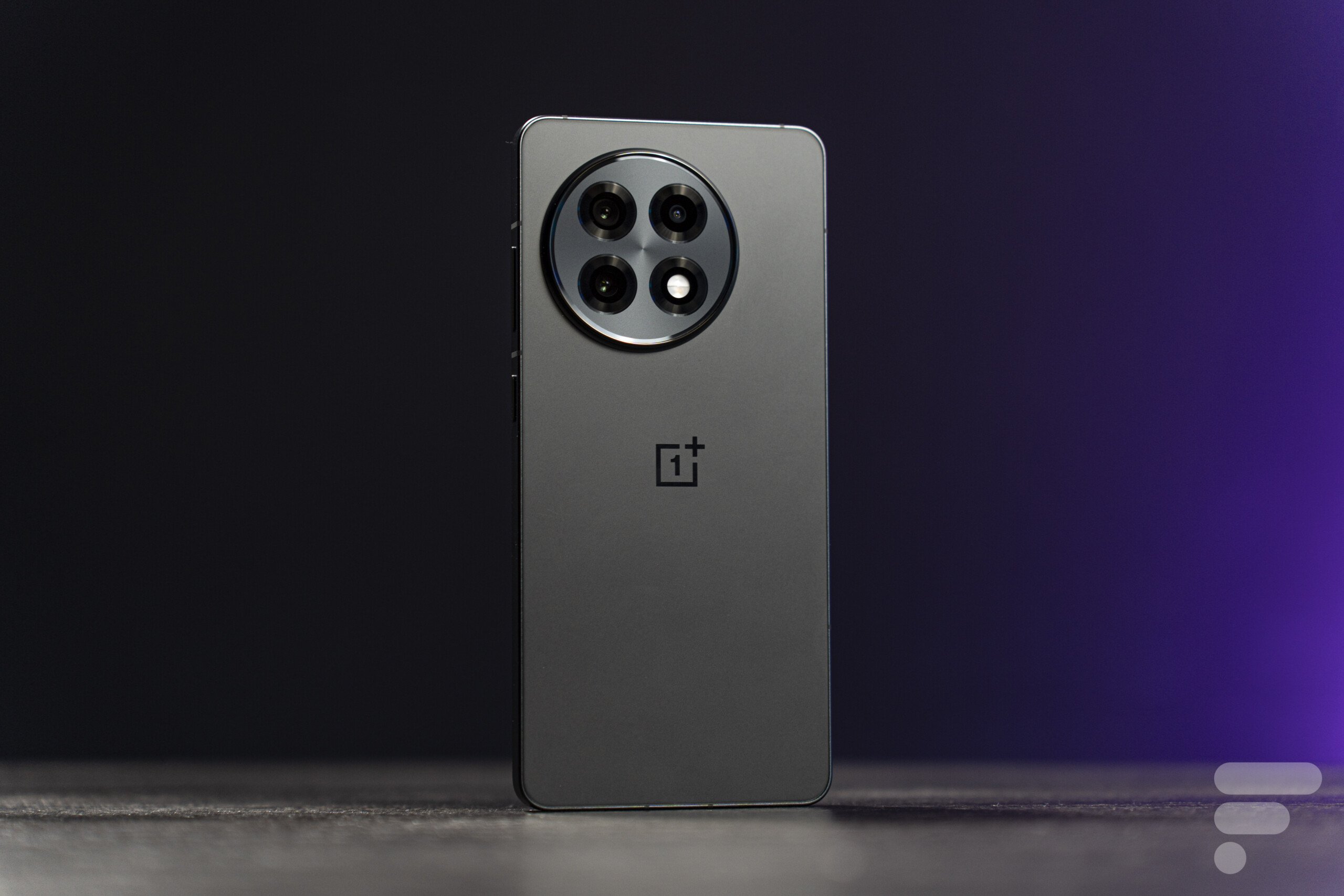 Le OnePlus 13 mini serait plus compact, mais y perdrait un oeil