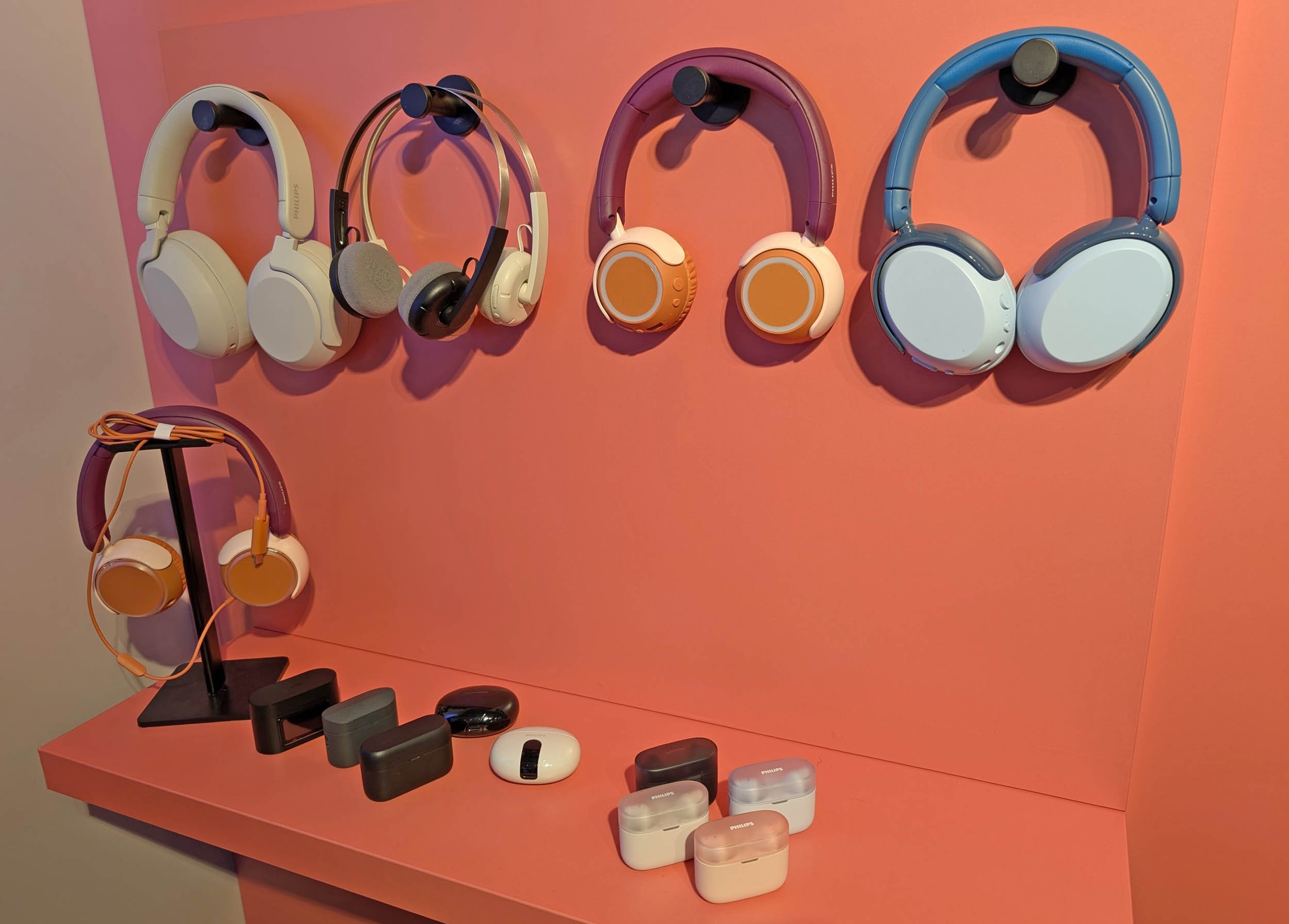 Philips Audio dévoile sa nouvelle gamme 2025 : des casques, des écouteurs et des lecteurs tout-en-un