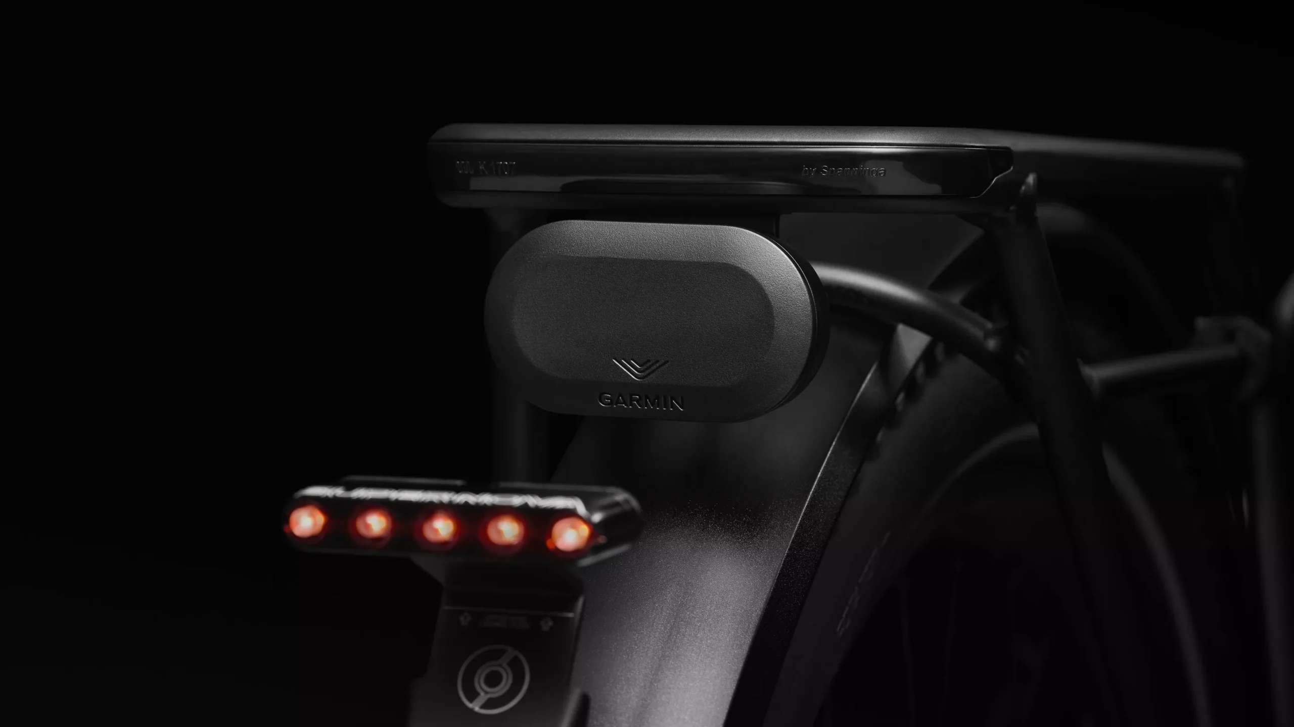 Un radar Garmin intégré pour détecter les voitures qui arrivent derrière vous : l’astucieuse idée de ce speedbike électrique