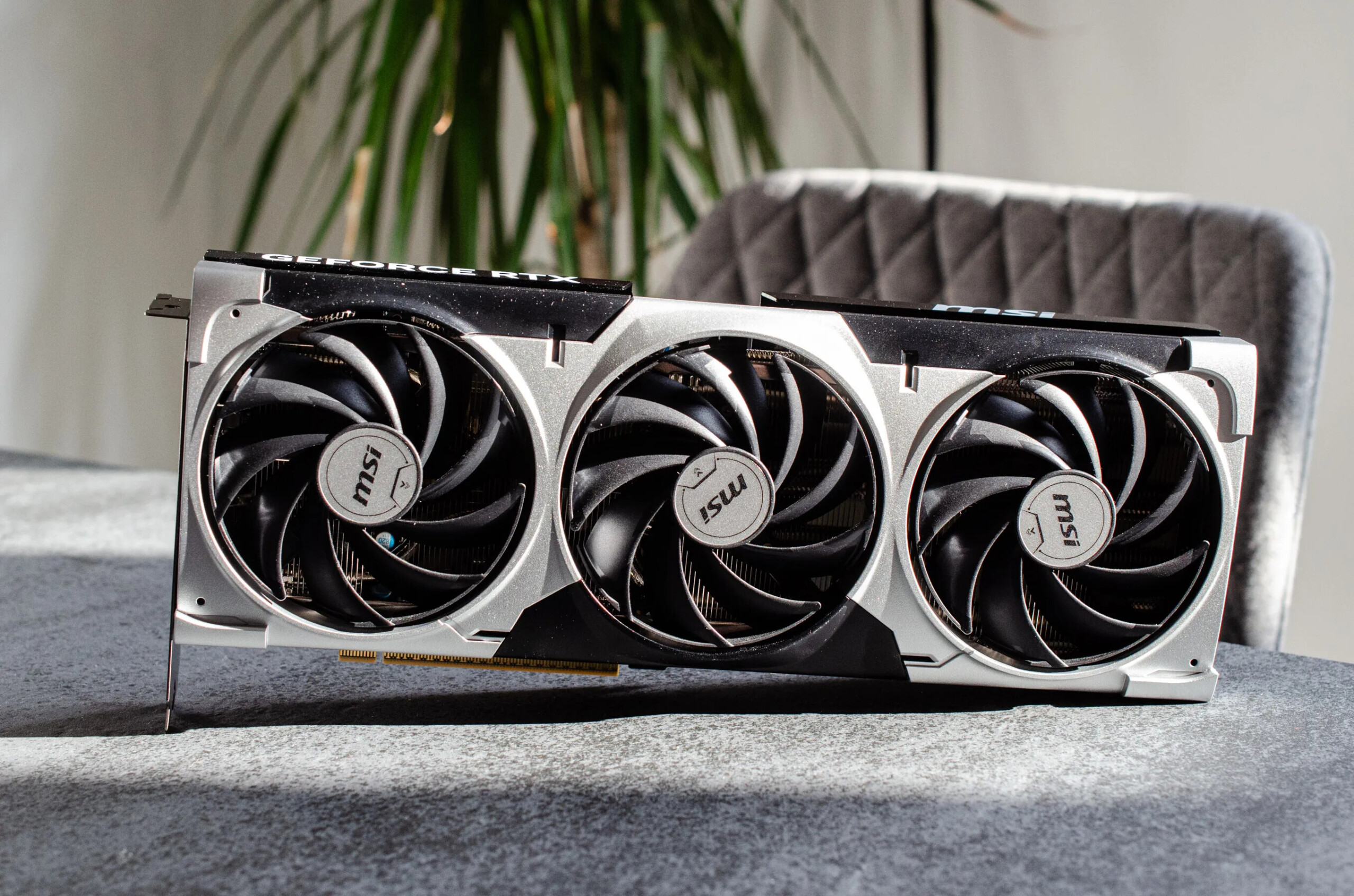 Les tests de la Nvidia GeForce 5070 Ti sont là : « presque identique à la RTX 4080 », le choix intelligent face à la 5080