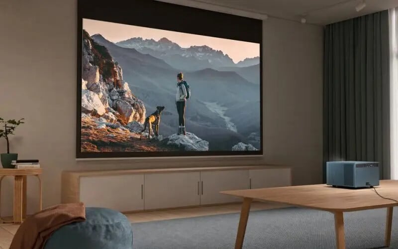 Ce vidéoprojecteur Full HD projetant une image de 140 pouces est une excellente affaire, surtout qu’il intègre aussi Google TV