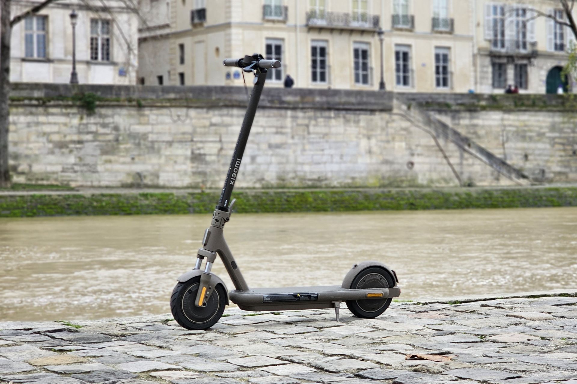 On a testé la Xiaomi 4 Pro Max, une trottinette électrique efficace qui fait face à une sacrée concurrence