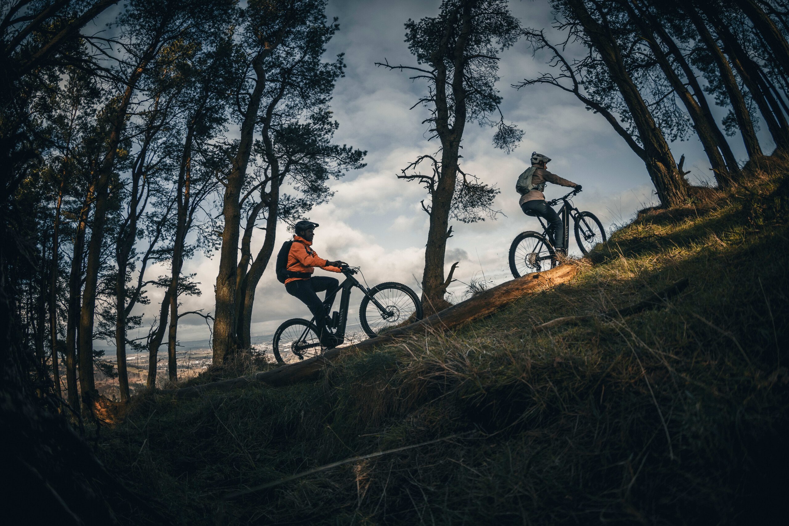 Ce VTT électrique Canyon est le SUV des vélos : parfait pour aller au travail mais aussi sortir des sentiers battus