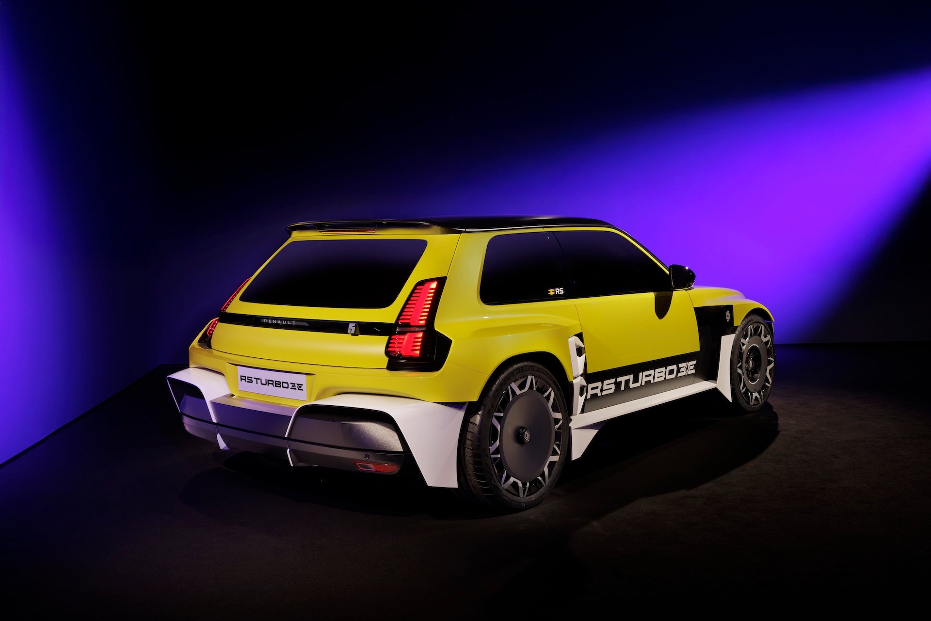 On a vu la nouvelle Renault 5 Turbo 3E électrique : une immense claque, tout simplement