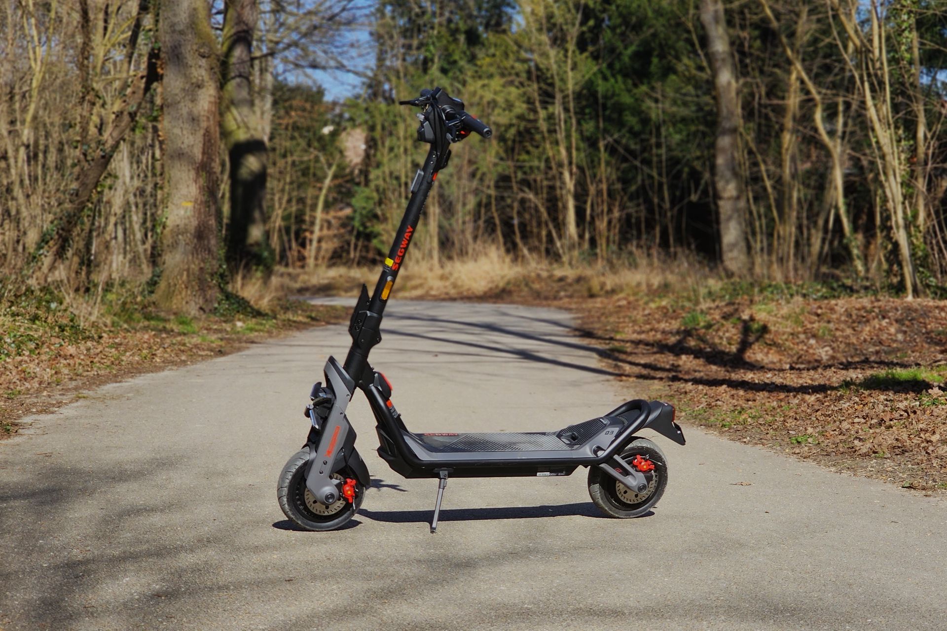 On a roulé avec la trottinette électrique ultra haut de gamme de Segway : GPS intégré, double suspension et prix en baisse